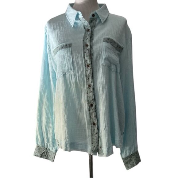 NWOT POL Light Blue Button-Up Shirt size S - Picture 2 of 11